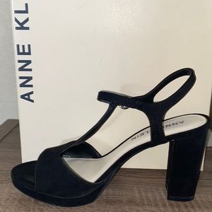 Size 8 Women’s Anne Klein Black Heels
